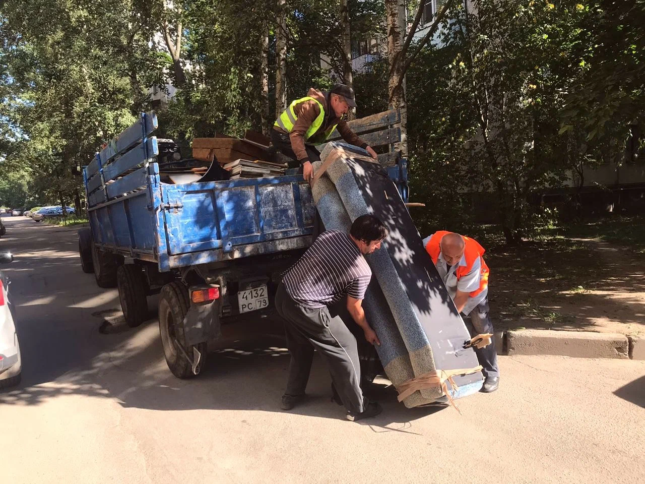 Профессиональный вывоз крупногабаритного мусора в Старом Осколе в октябре
