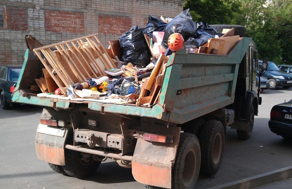Вывоз мусора из магазина в Старом Осколе от ПроМусор: услуги, цена от 1770 руб., утилизация отходов