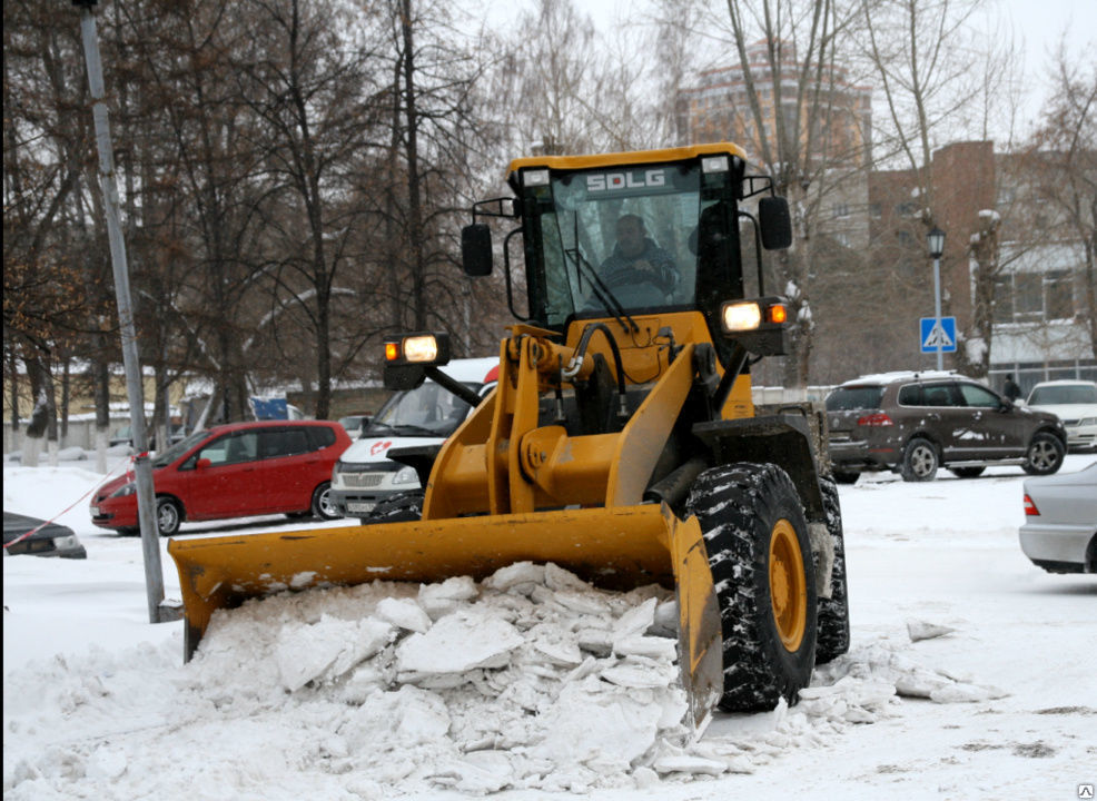 Аренда трактора для уборки снега в Старом Осколе от ПроМусор – цена от 1012 руб., быстро и недорого