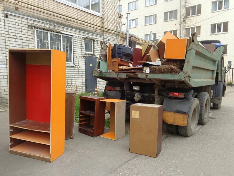 Вывоз шкафа в Старом Осколе от ПроМусор — недорого, демонтаж, утилизация, вывоз из квартиры от 860 руб