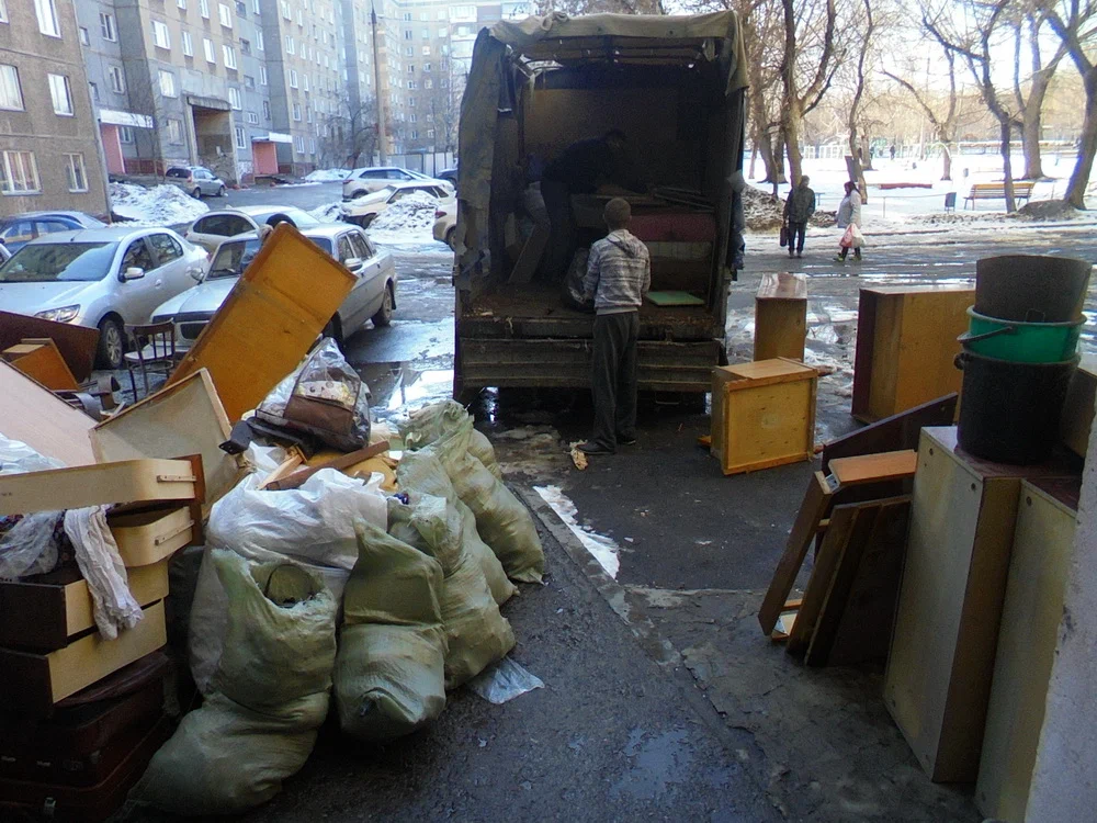 Вывоз мусора из подвала с утилизацией в Старом Осколе в октябре