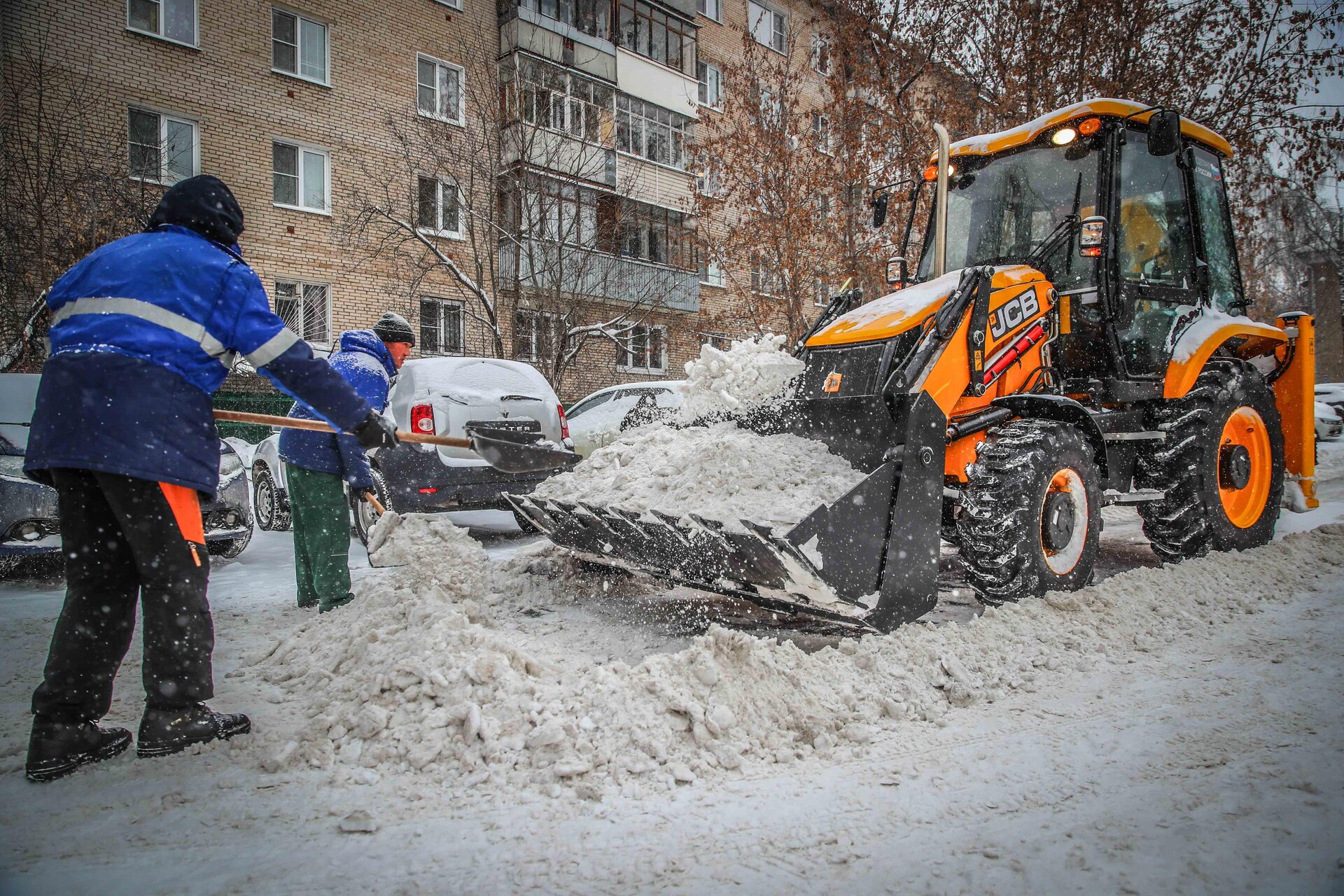 Очистка дворов от снега и наледи в Старом Осколе — уборка снега, трактор и ручная, цены от 506 руб. | ПроМусор