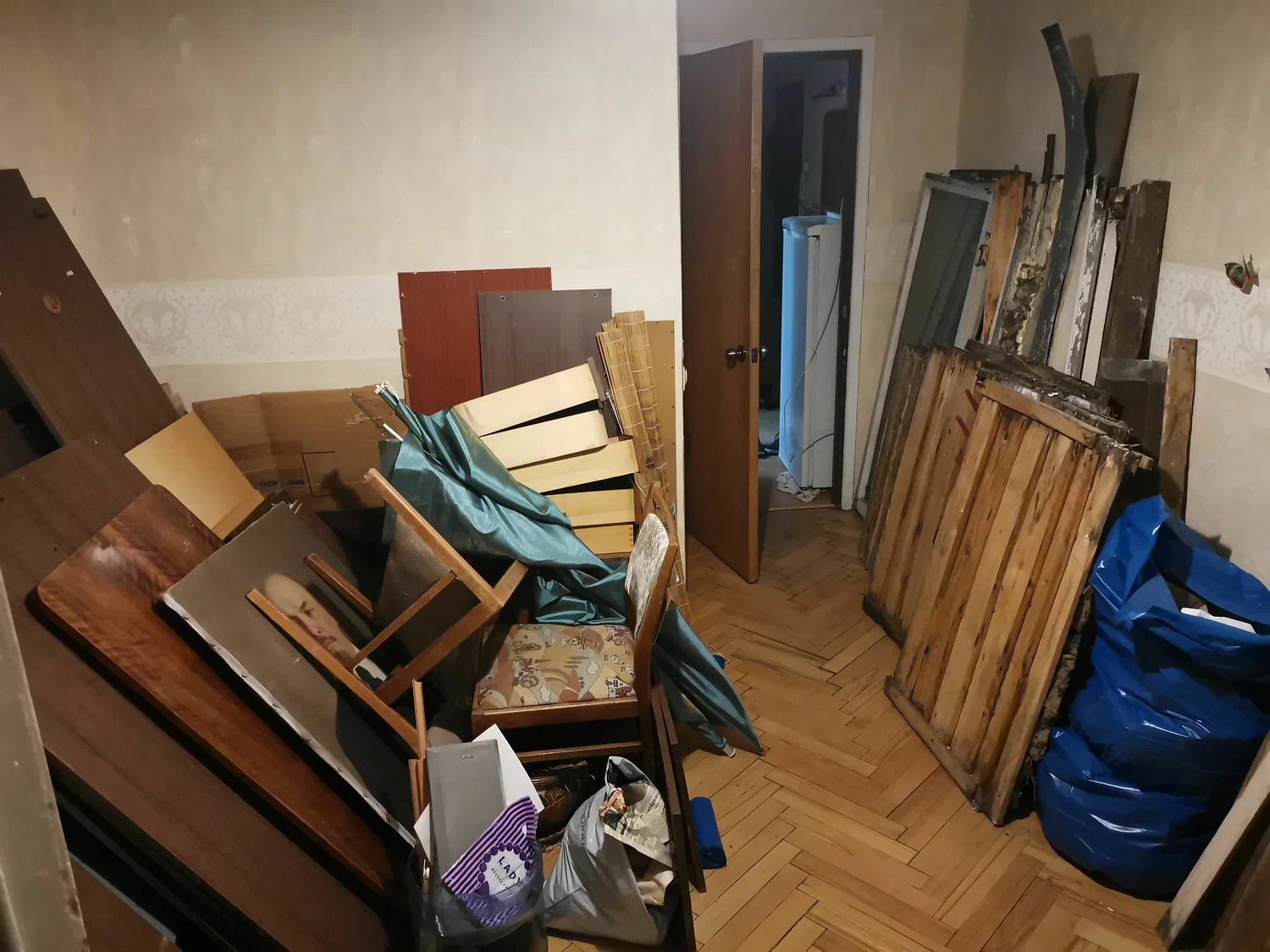 Демонтаж мебели с вывозом и утилизацией в Старом Осколе в октябре