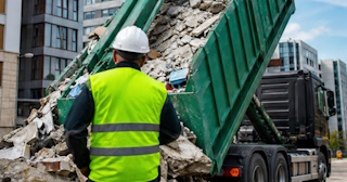 Вывоз строительного мусора в Старом Осколе: услуги лицензированной компании — ПроМусор